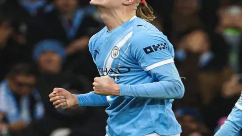 《德甲劲旅沙尔克04瞄准强援！哲科加盟意愿强烈，双方洽谈进展顺利》